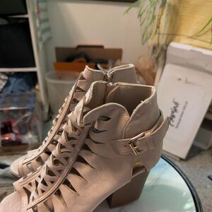 Yoki Women's Tan Boots